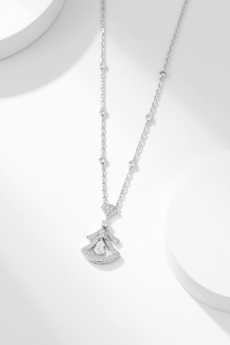 Bv1g*ai necklaces